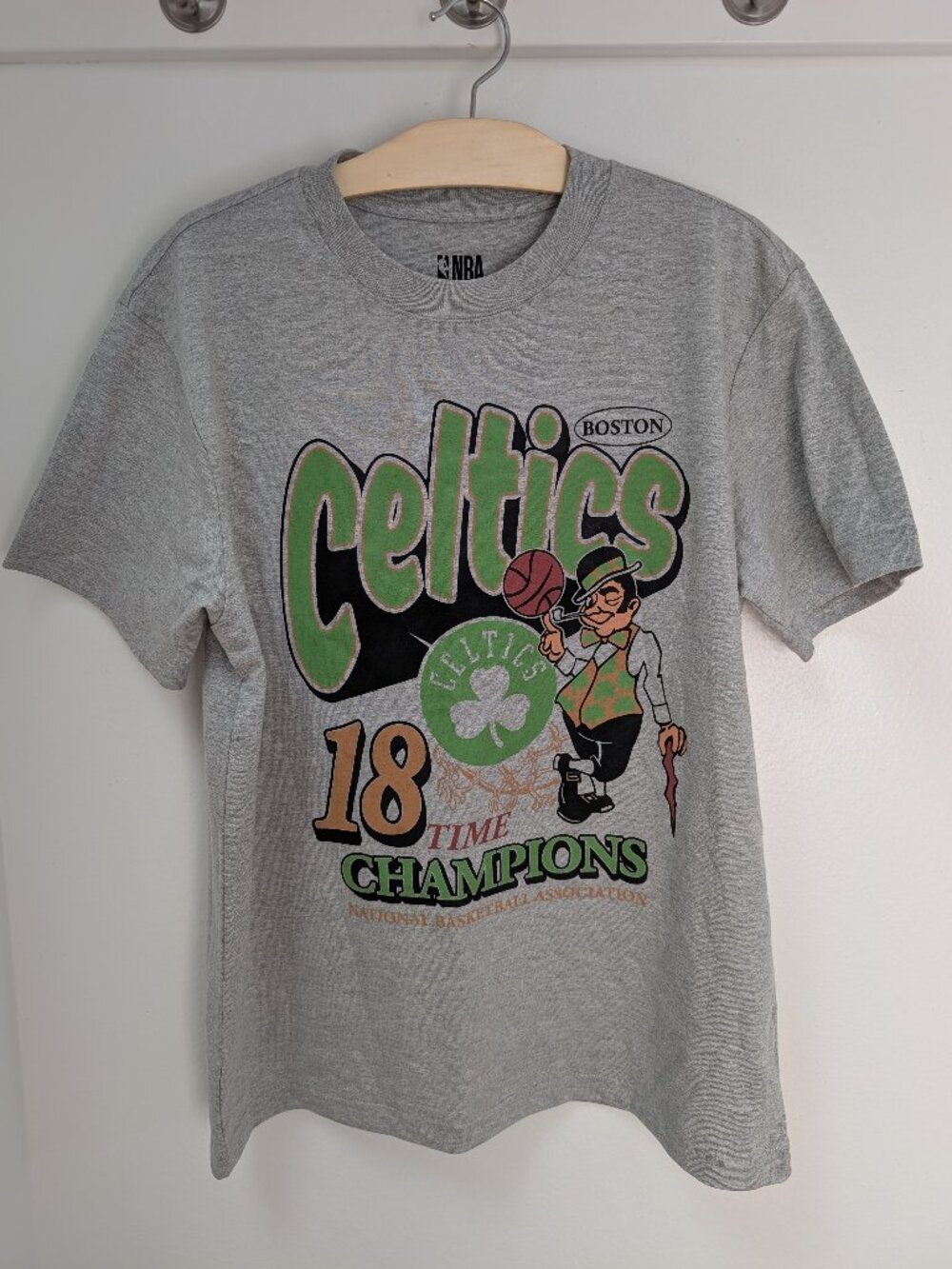 18 Time Champion Celtics NBA Brand Tee Shirt Size Small